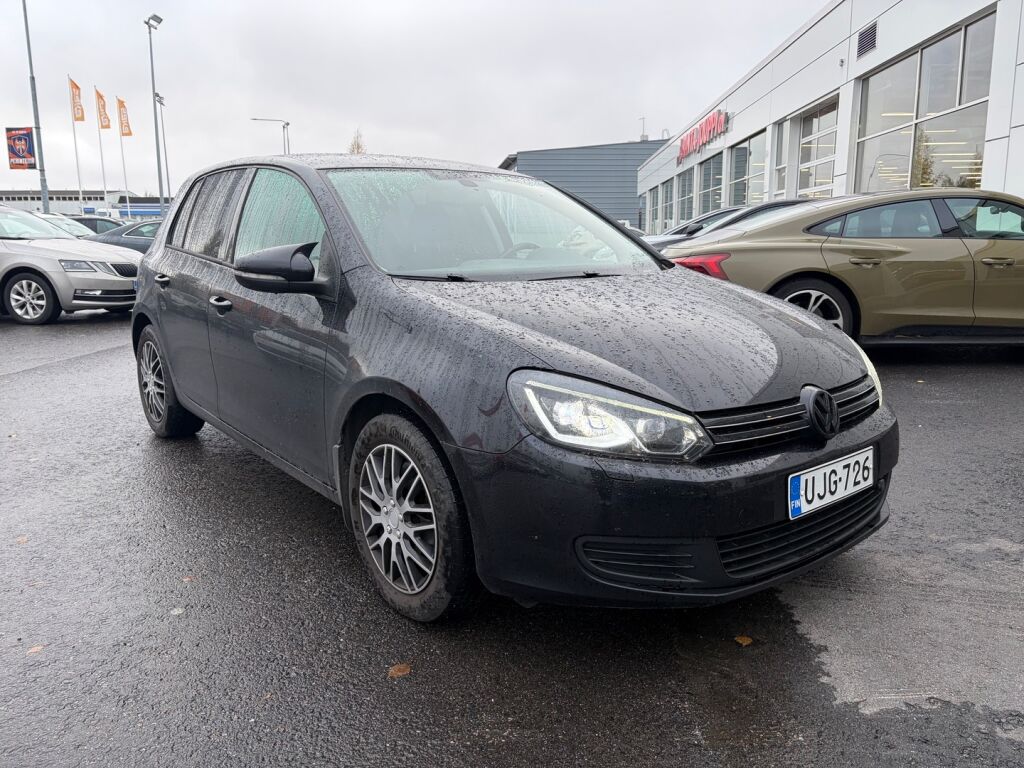 Volkswagen Golf 2010 Musta