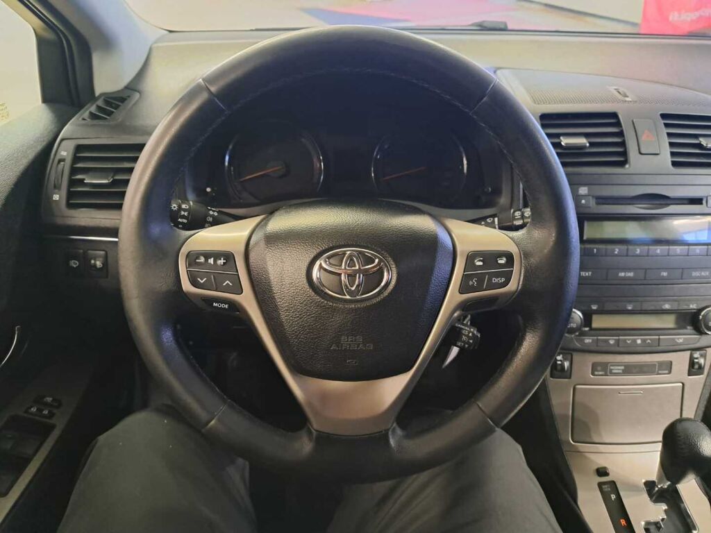 Toyota Avensis 2010 Musta