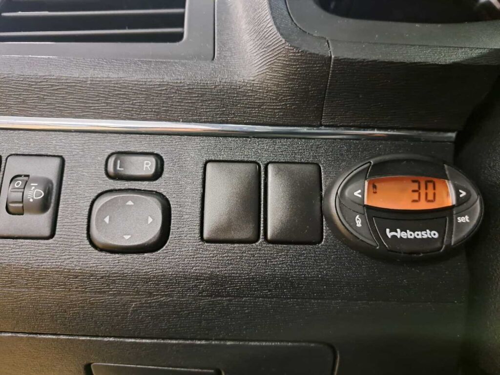 Toyota Avensis 2010 Musta
