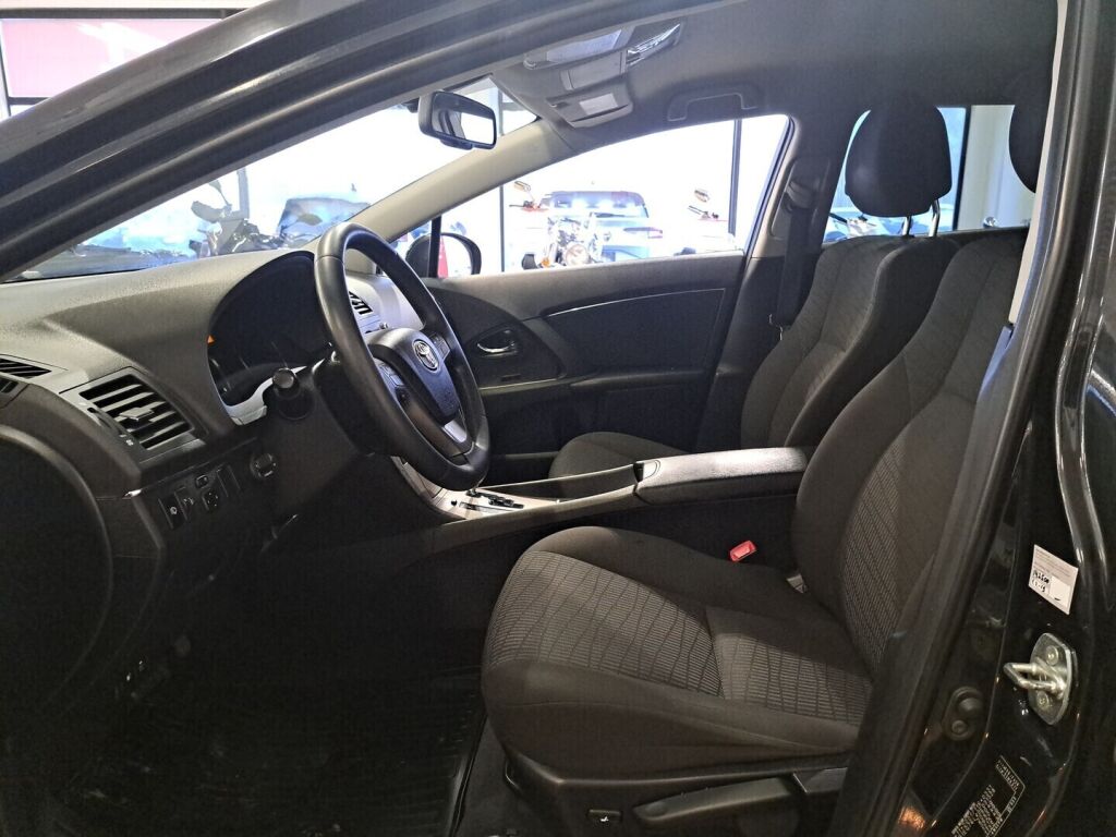 Toyota Avensis 2010 Musta