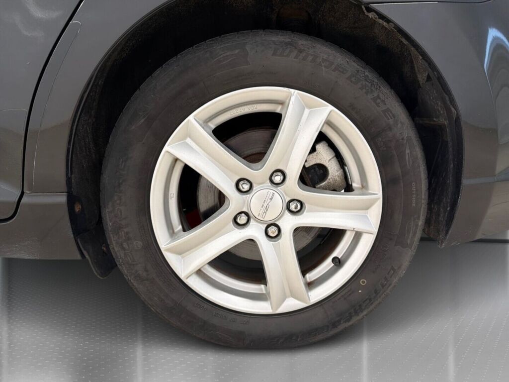 Toyota Avensis 2010 Musta
