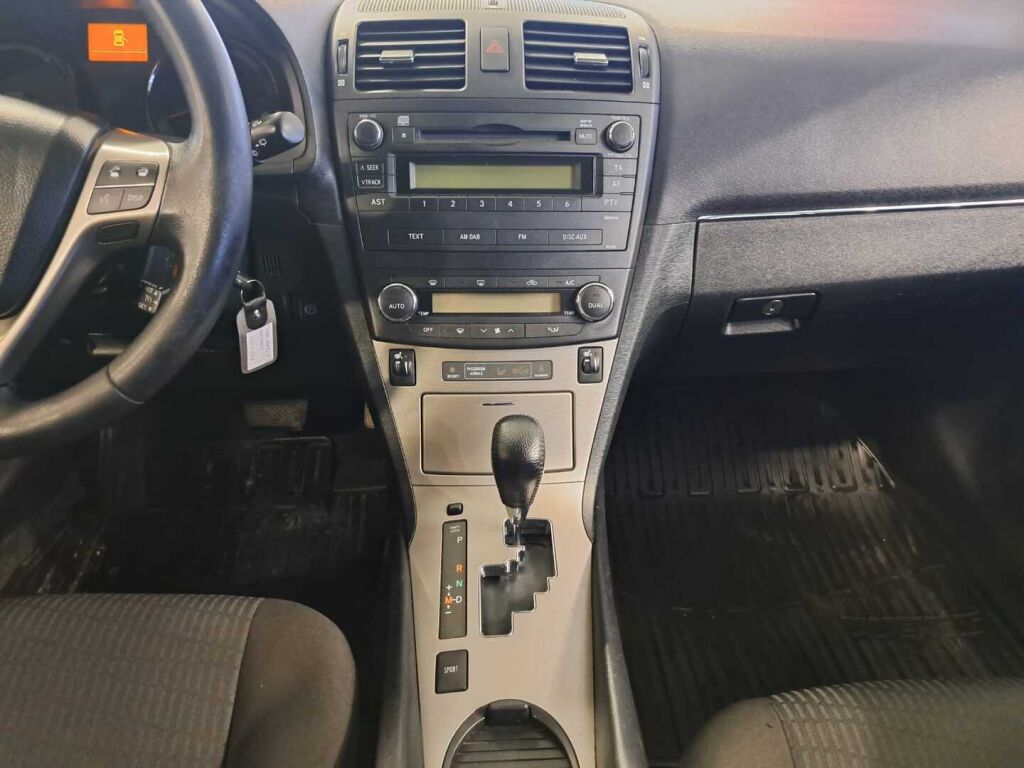 Toyota Avensis 2010 Musta