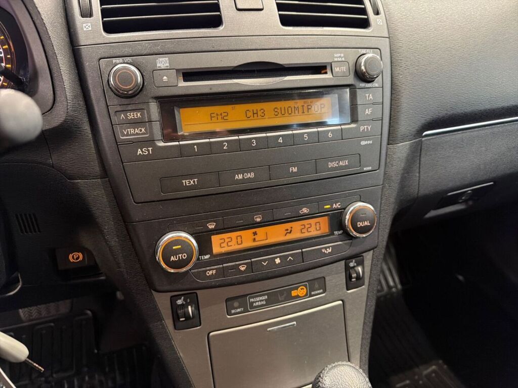 Toyota Avensis 2010 Musta