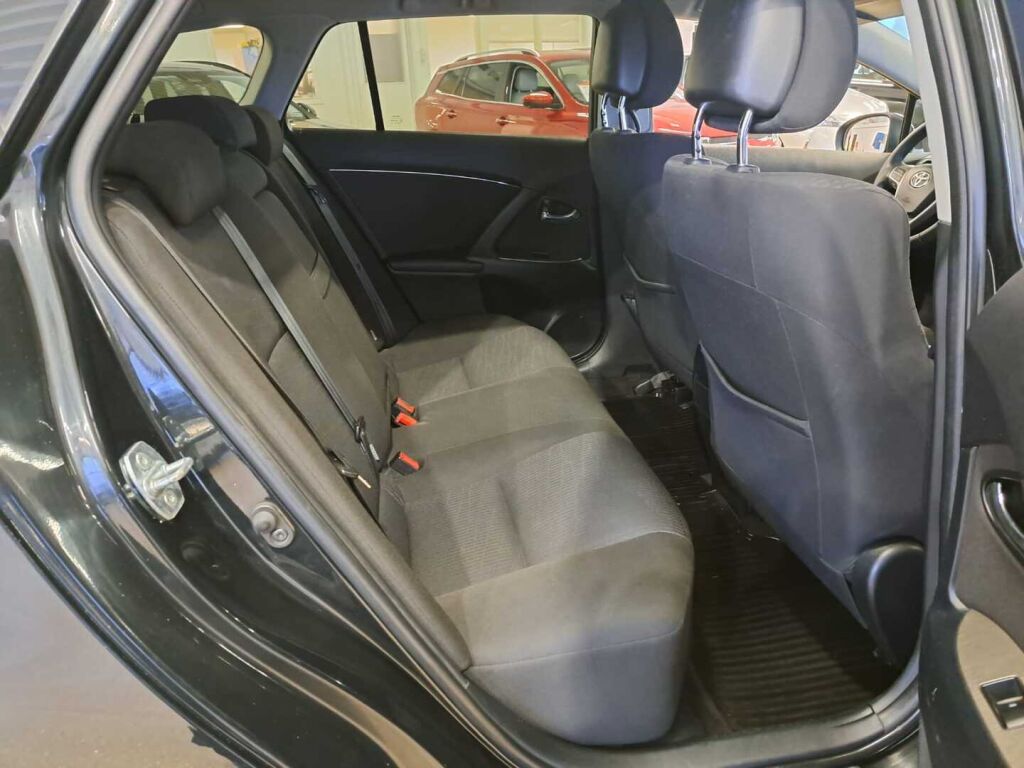 Toyota Avensis 2010 Musta
