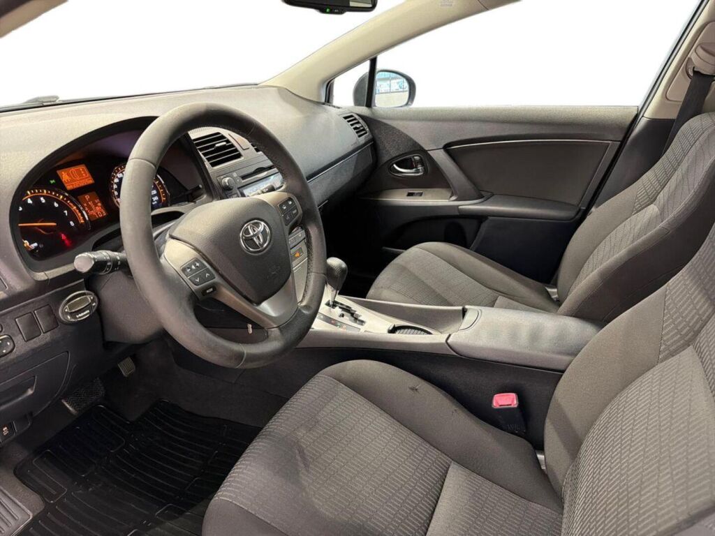 Toyota Avensis 2010 Musta