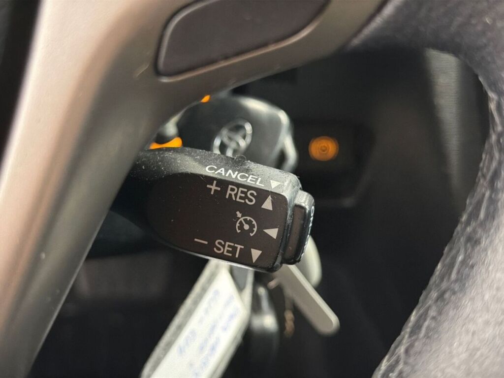 Toyota Avensis 2010 Musta