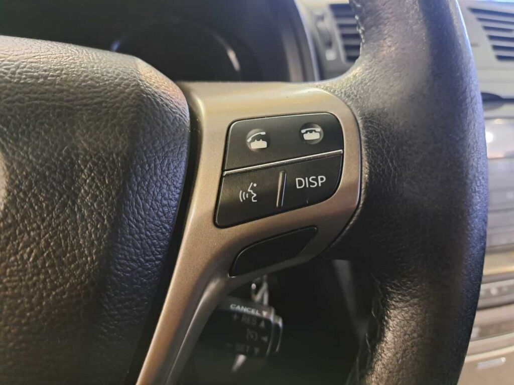Toyota Avensis 2010 Musta