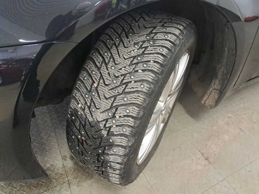 Toyota Avensis 2010 Musta