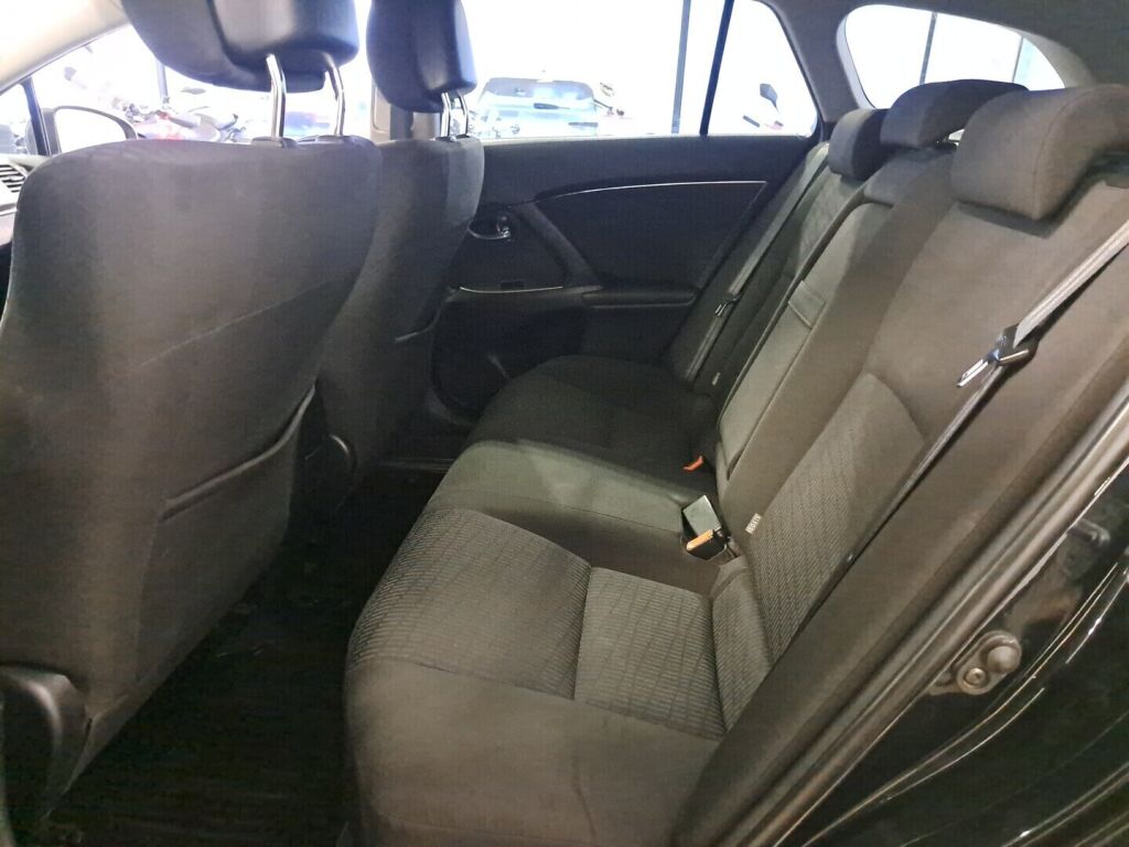 Toyota Avensis 2010 Musta