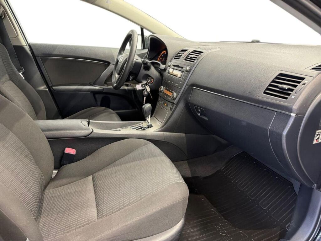 Toyota Avensis 2010 Musta