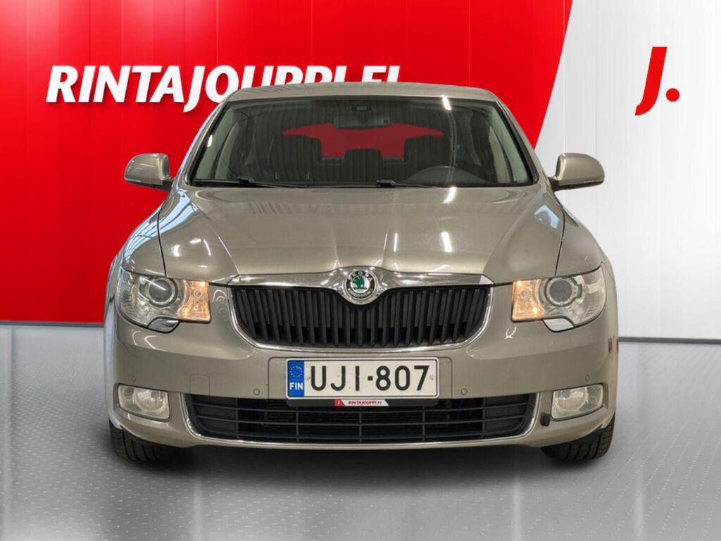 Skoda Superb 2010 Ruskea (beige)