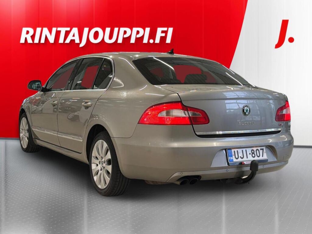 Skoda Superb 2010 Ruskea (beige)