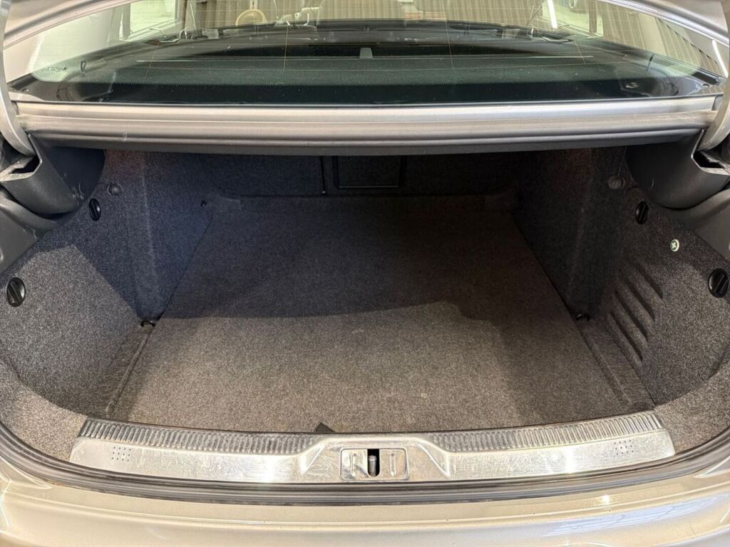Skoda Superb 2010 Ruskea (beige)