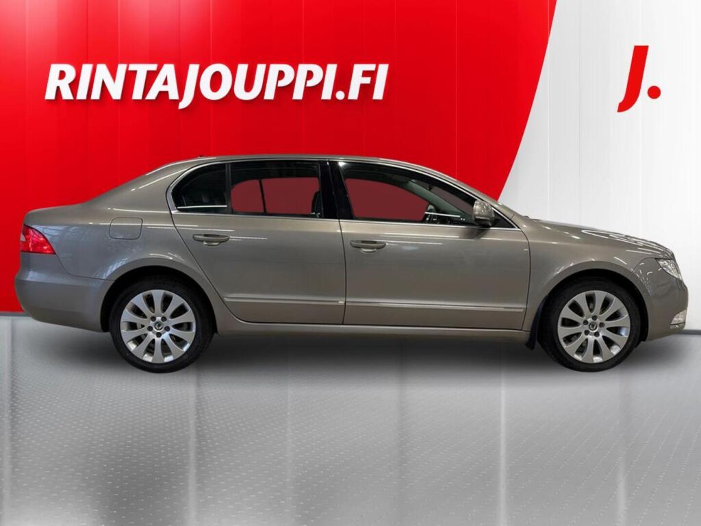 Skoda Superb 2010 Ruskea (beige)
