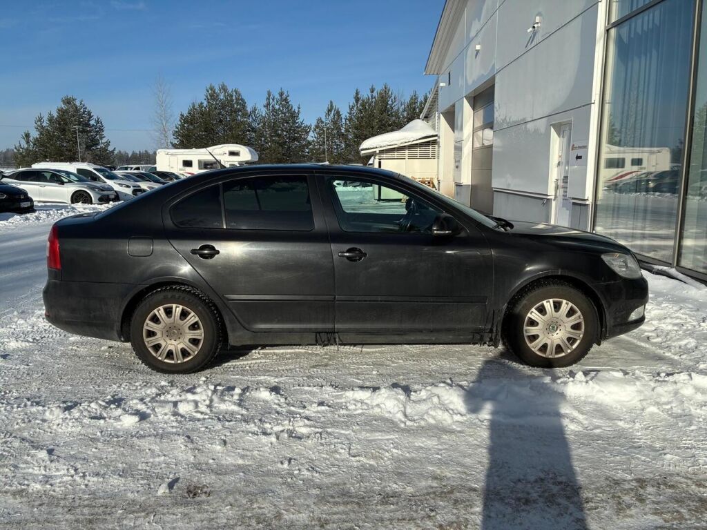 Skoda Octavia 2010 Musta