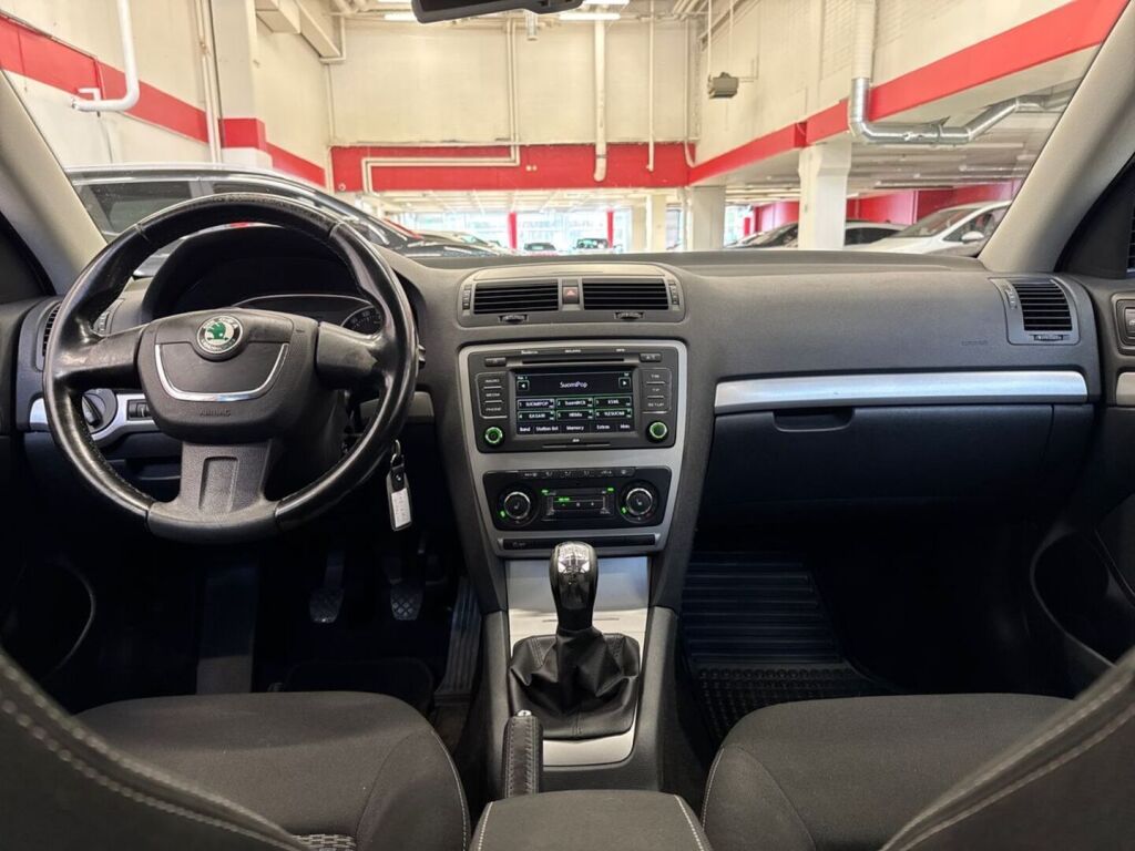 Skoda Octavia 2010 Valkoinen