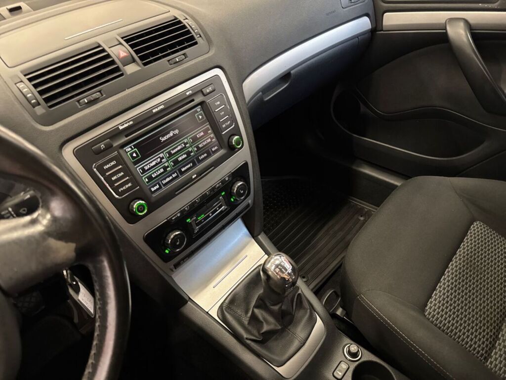 Skoda Octavia 2010 Valkoinen