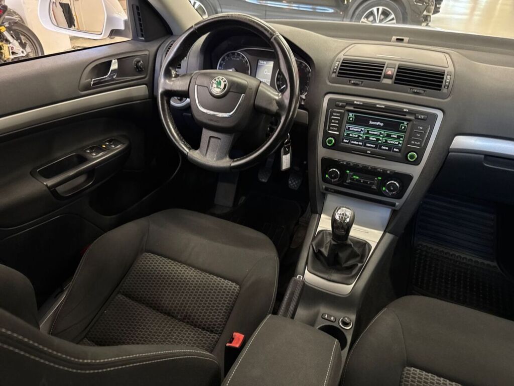 Skoda Octavia 2010 Valkoinen
