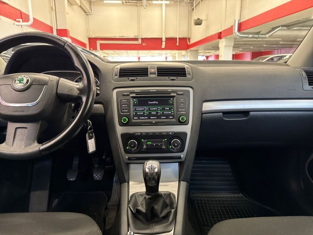 Skoda Octavia 2010 Valkoinen