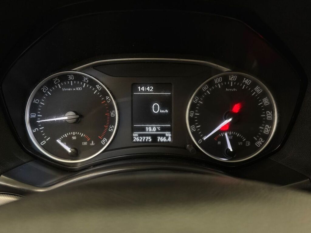 Skoda Octavia 2010 Valkoinen