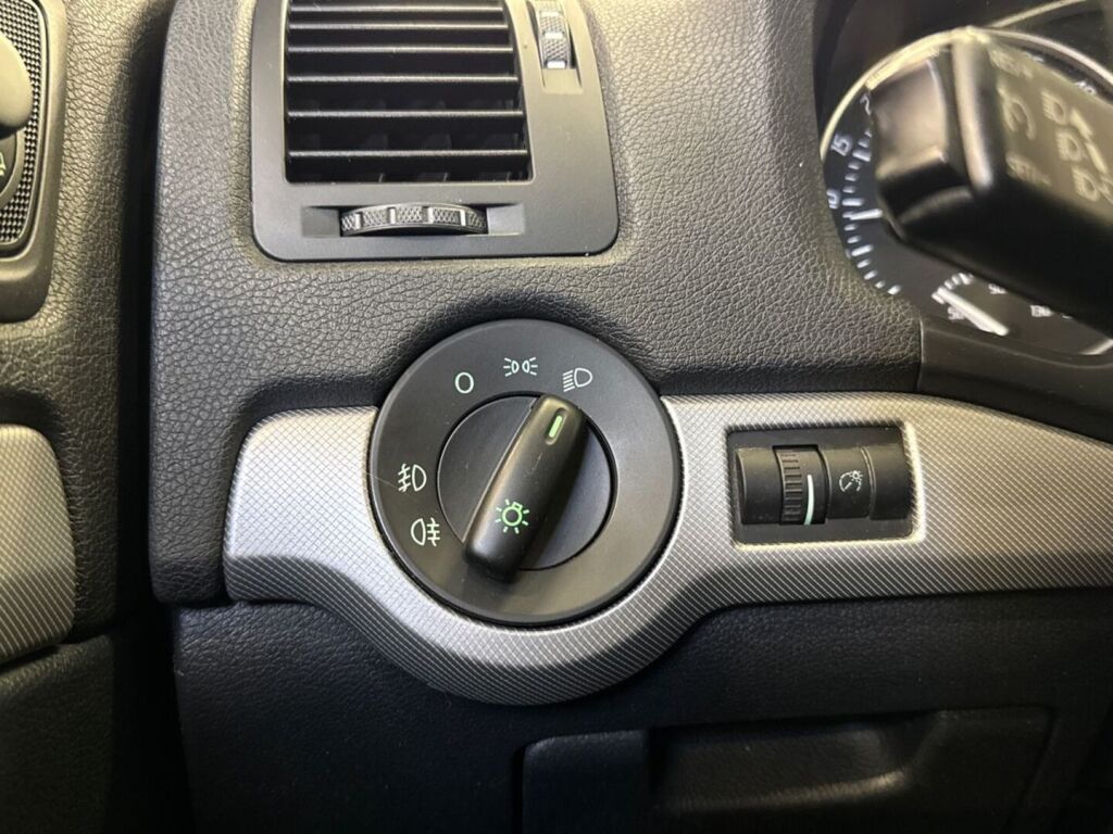 Skoda Octavia 2010 Valkoinen