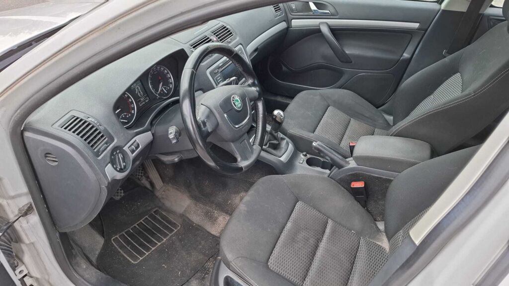 Skoda Octavia 2010 Valkoinen