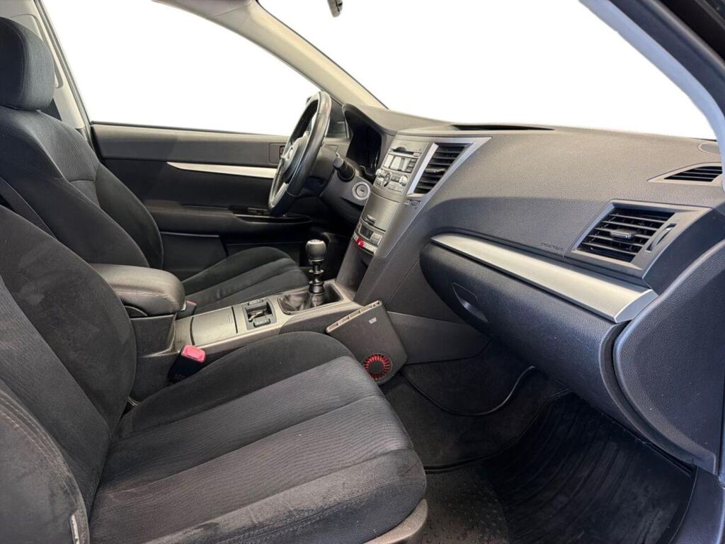 Subaru Outback 2011 Musta