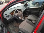 Opel Astra 2011 Punainen