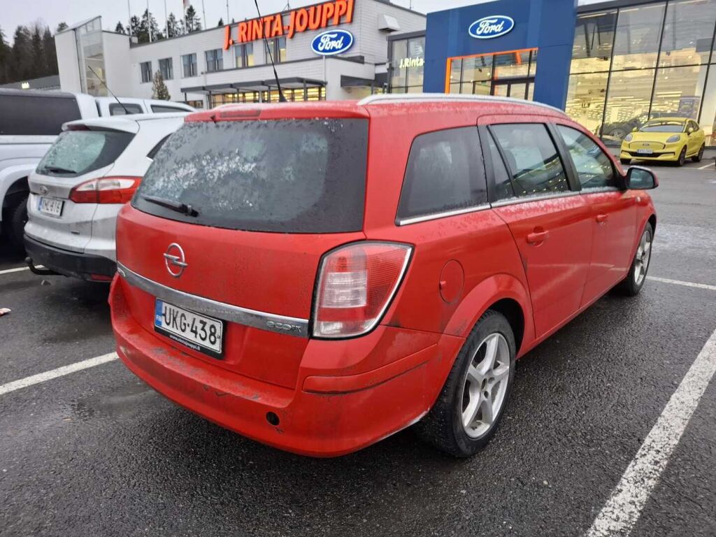 Opel Astra 2011 Punainen