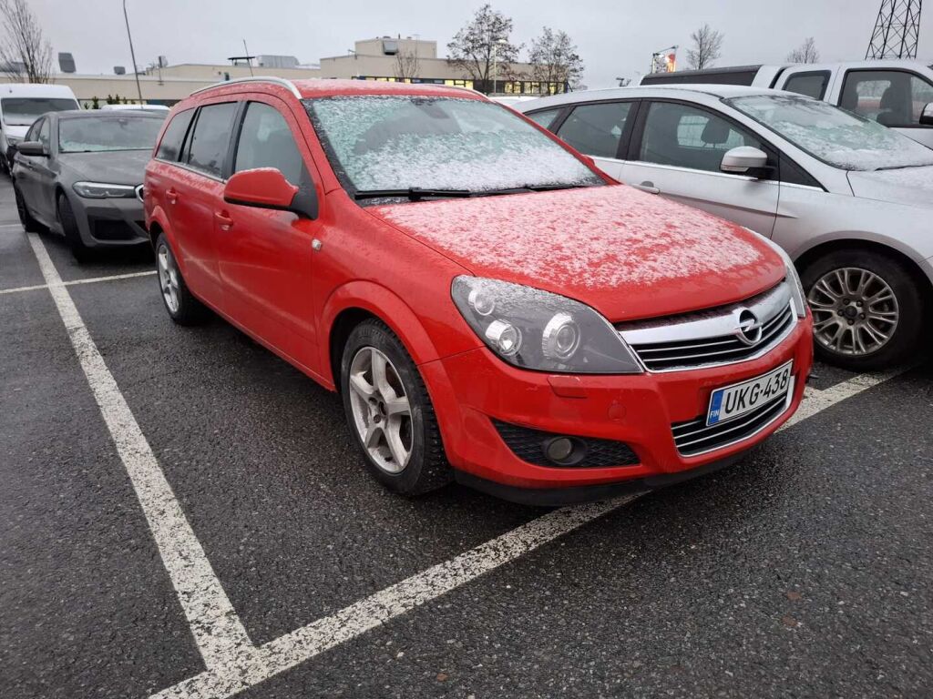 Opel Astra 2011 Punainen