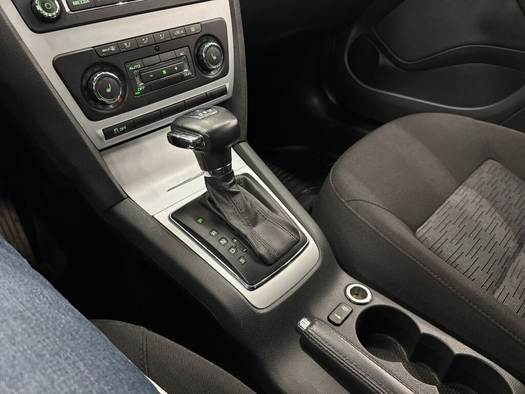 Skoda Octavia 2011 Sininen