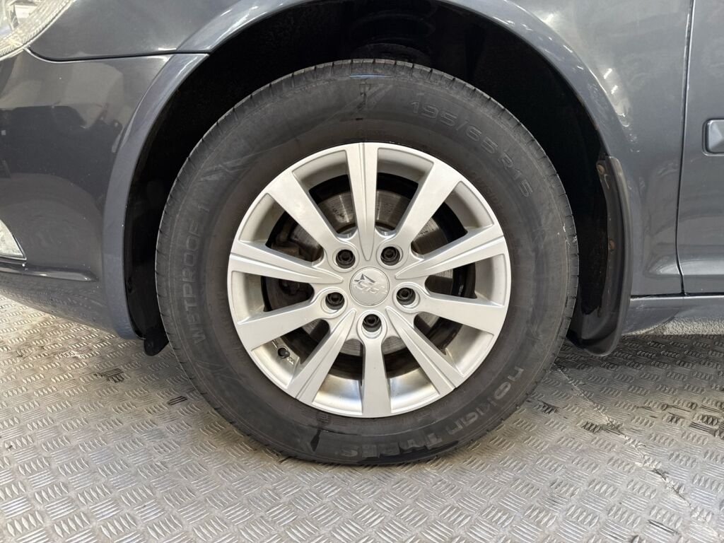 Skoda Octavia 2011 Harmaa