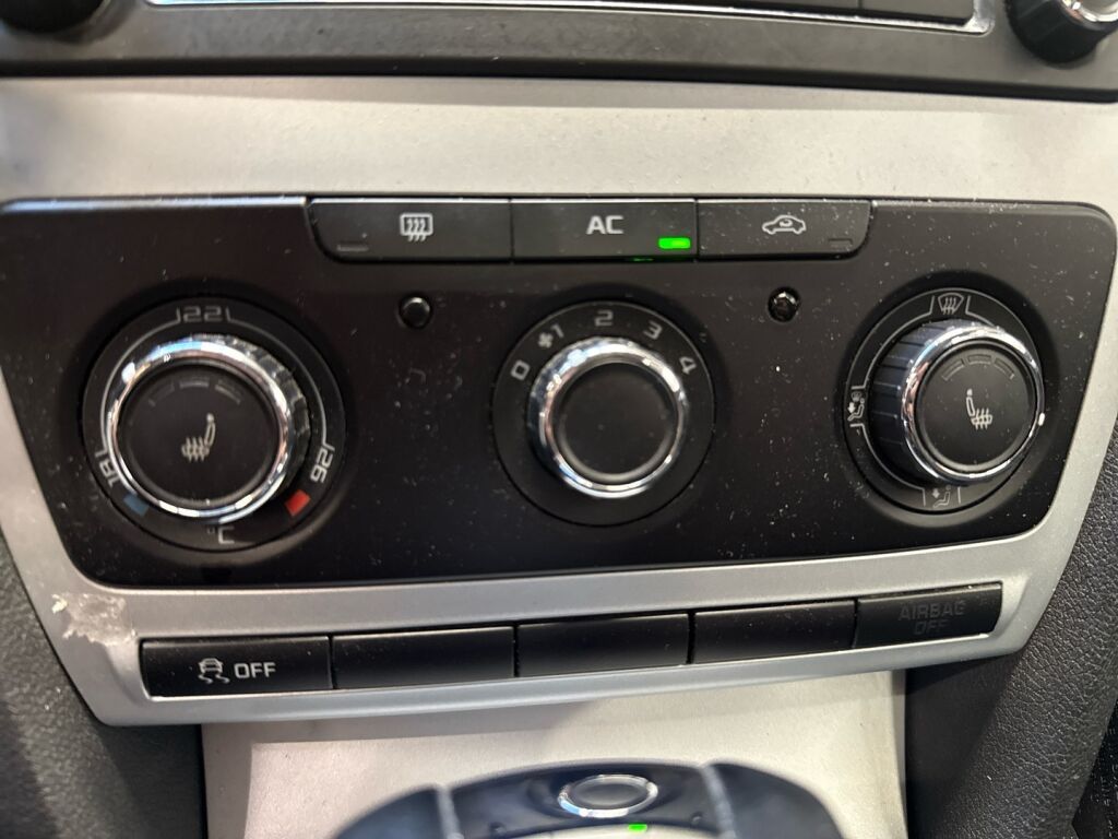 Skoda Octavia 2011 Harmaa