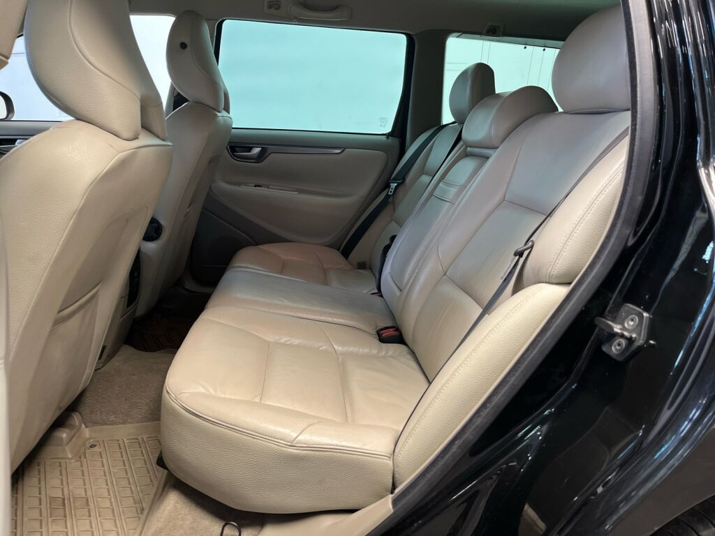 Volvo V70 2007 Musta