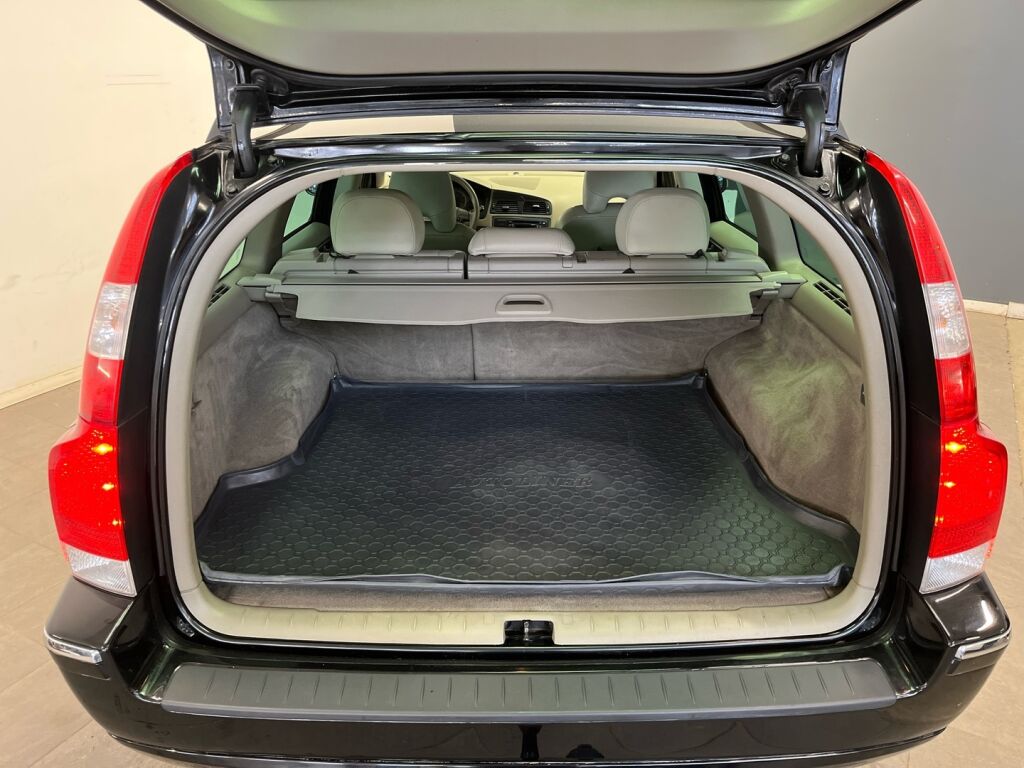 Volvo V70 2007 Musta