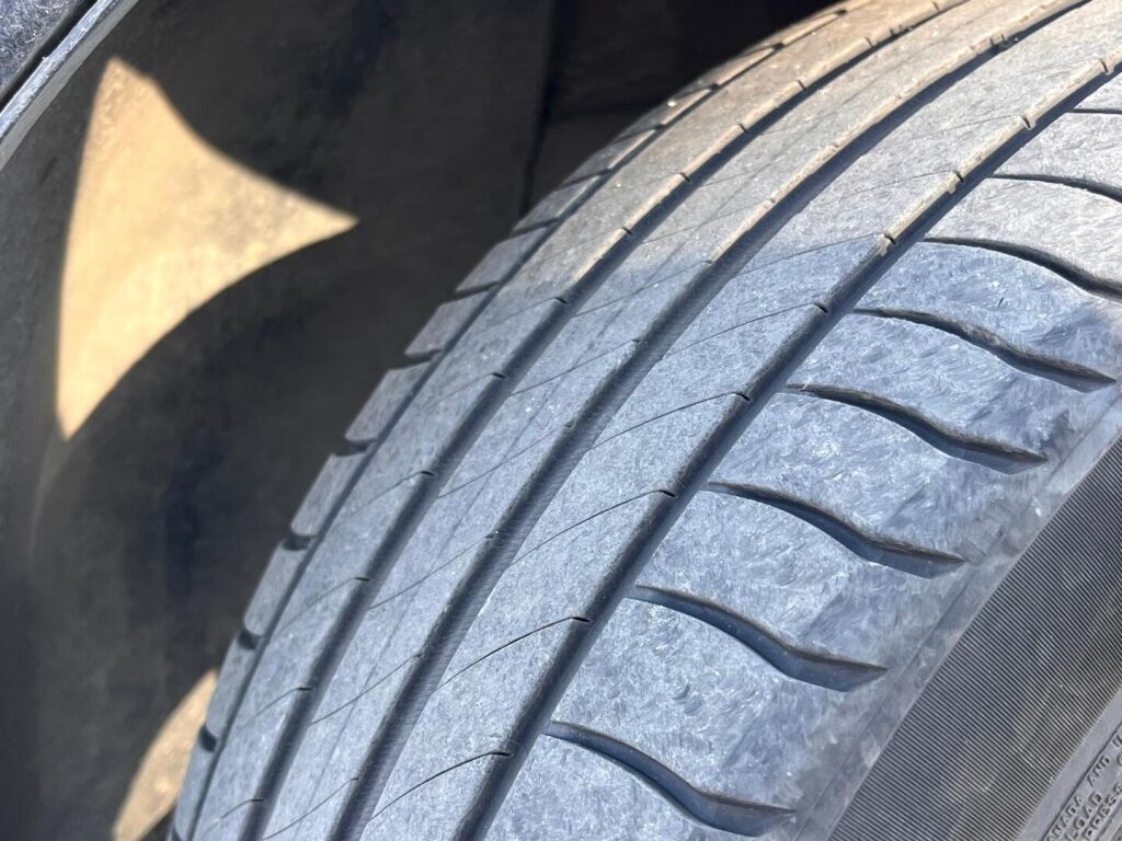 Volvo V70 2007 Musta