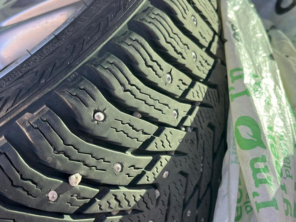 Volvo V70 2007 Musta