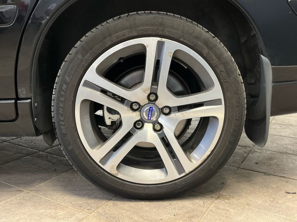 Volvo V70 2007 Musta
