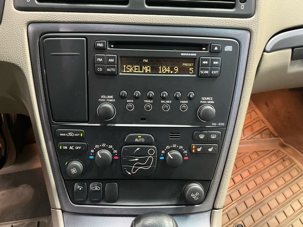 Volvo V70 2007 Musta