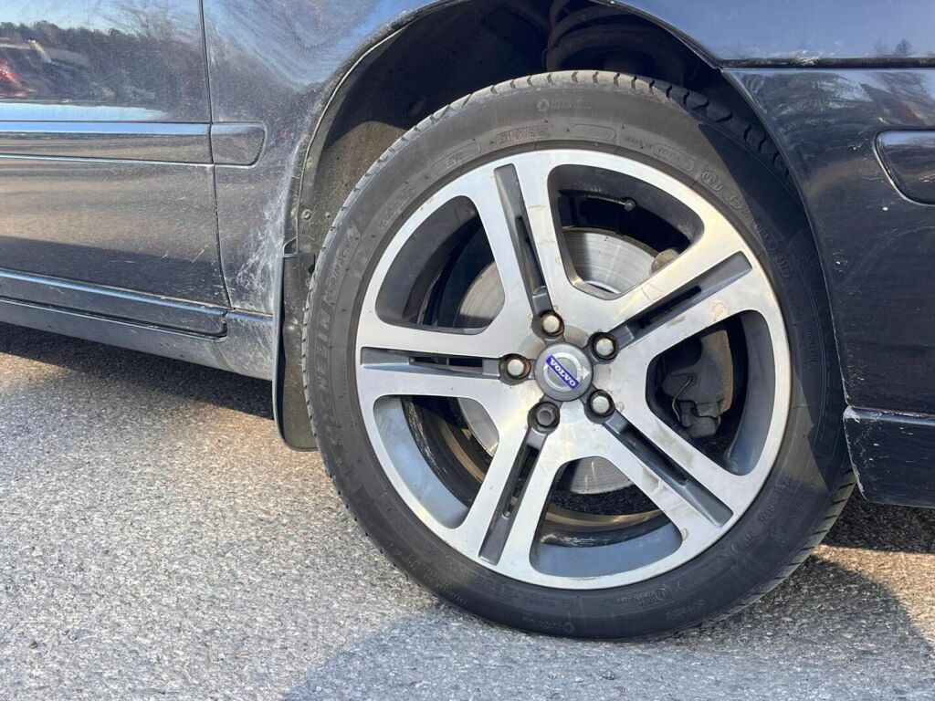 Volvo V70 2007 Musta