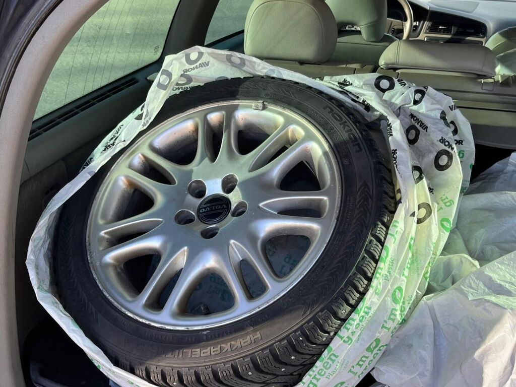 Volvo V70 2007 Musta