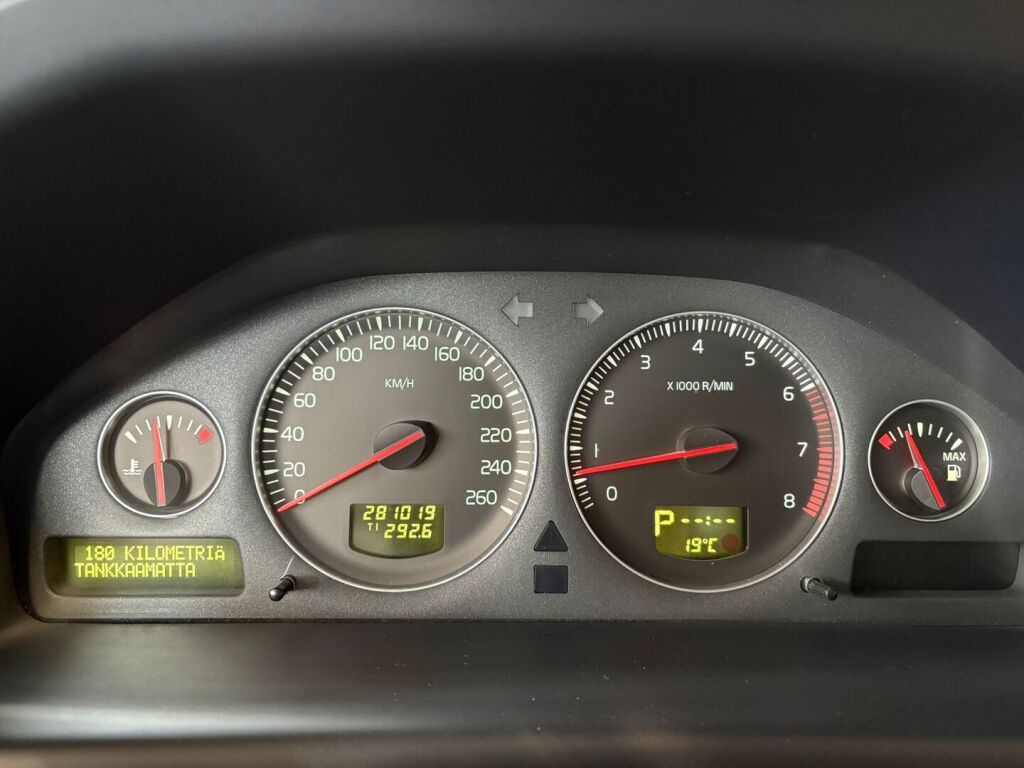 Volvo V70 2007 Musta