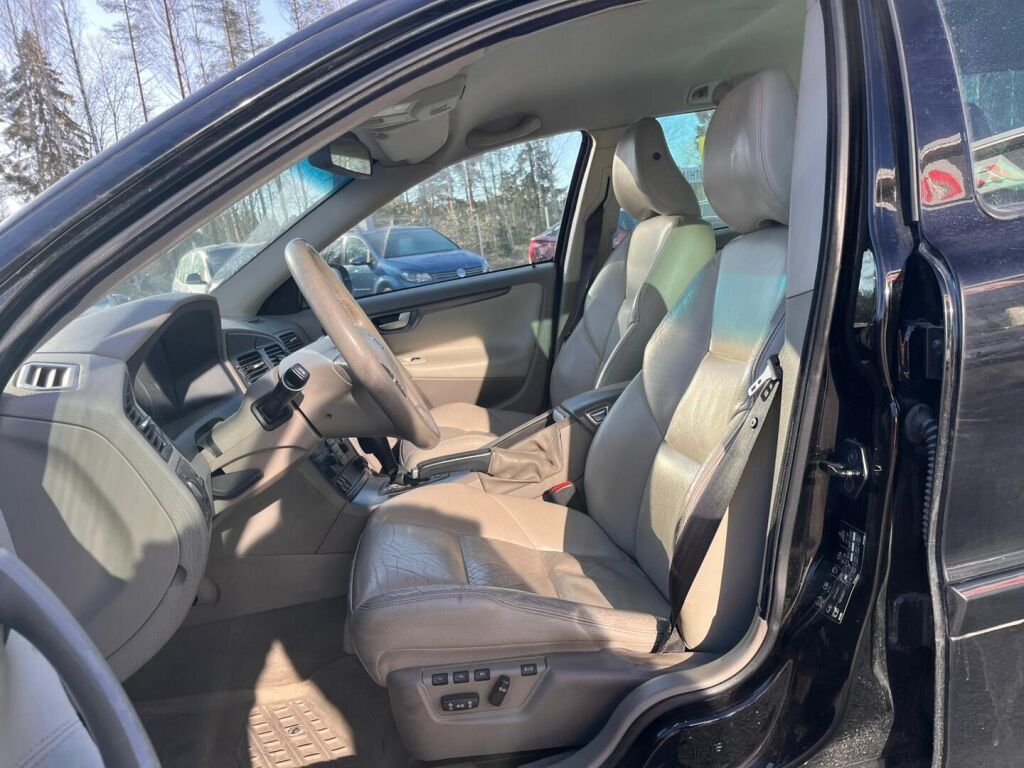 Volvo V70 2007 Musta