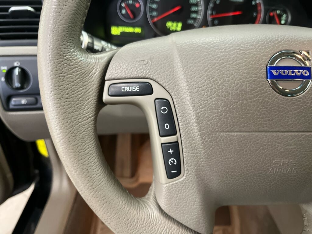 Volvo V70 2007 Musta