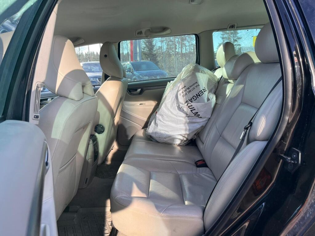 Volvo V70 2007 Musta