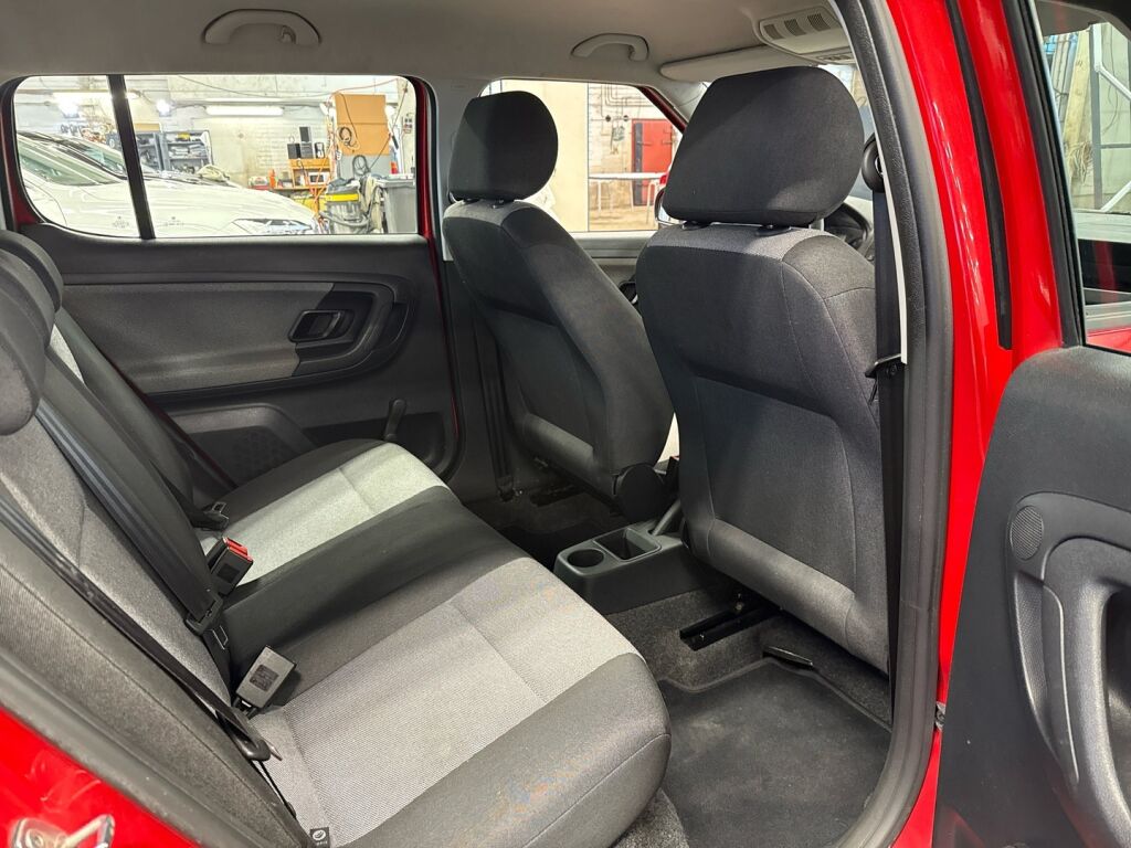 Skoda Fabia 2011 Punainen