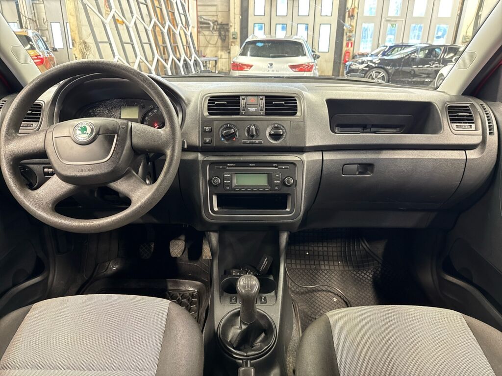 Skoda Fabia 2011 Punainen