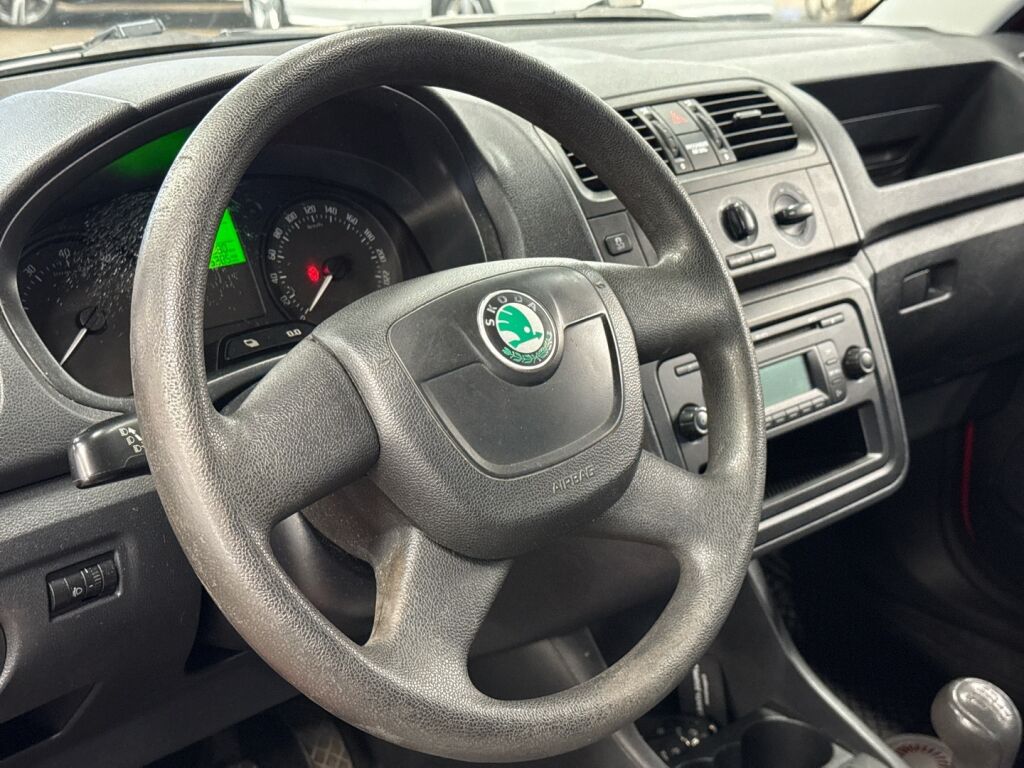 Skoda Fabia 2011 Punainen