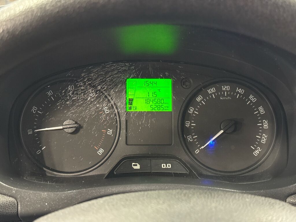 Skoda Fabia 2011 Punainen