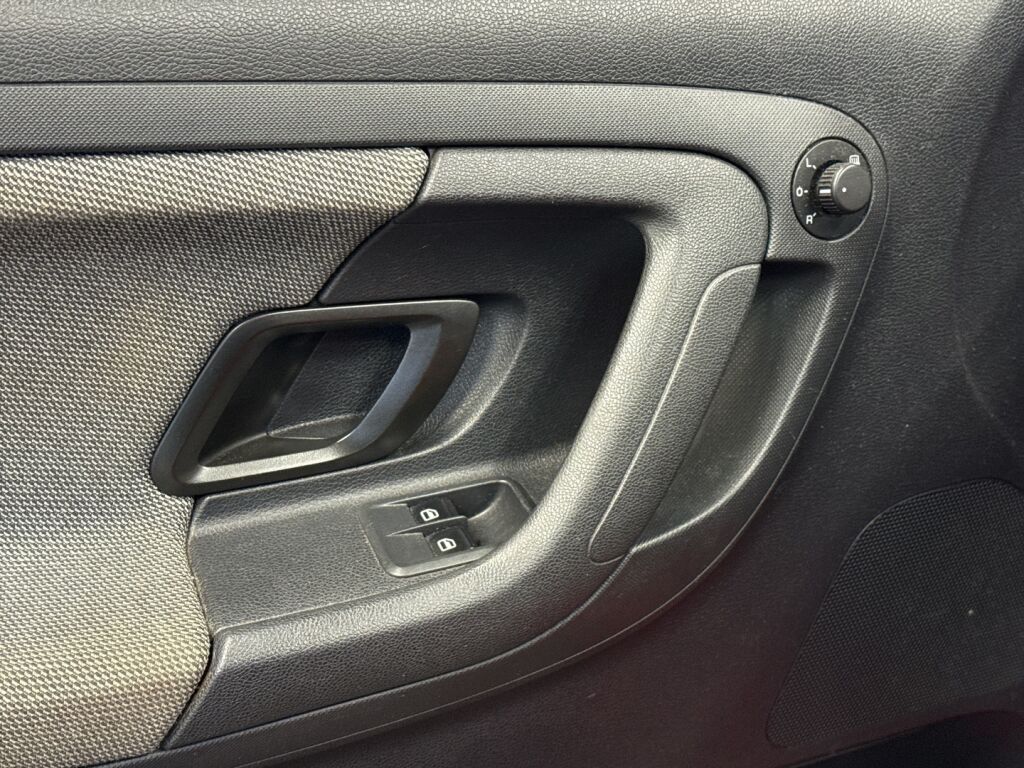 Skoda Fabia 2011 Punainen